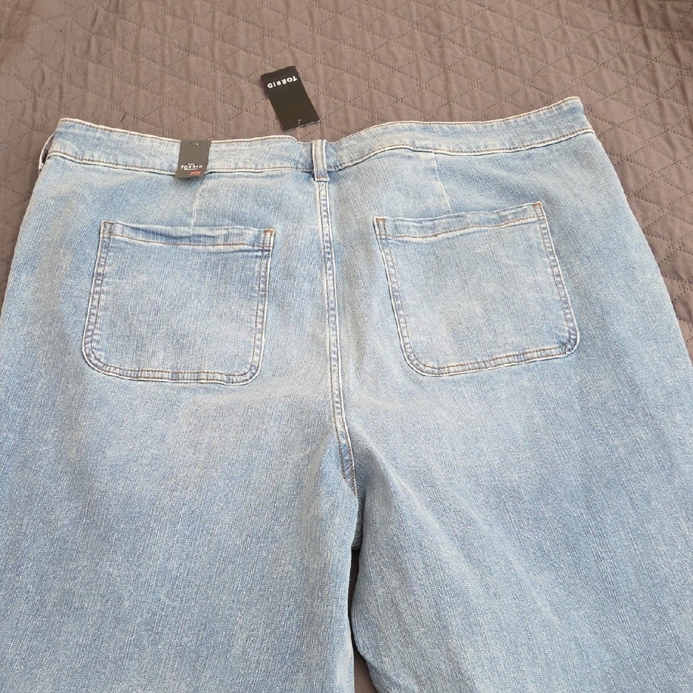 torrid Light Wash Women’s Wide Leg Jeans - Picture 4 of 4
